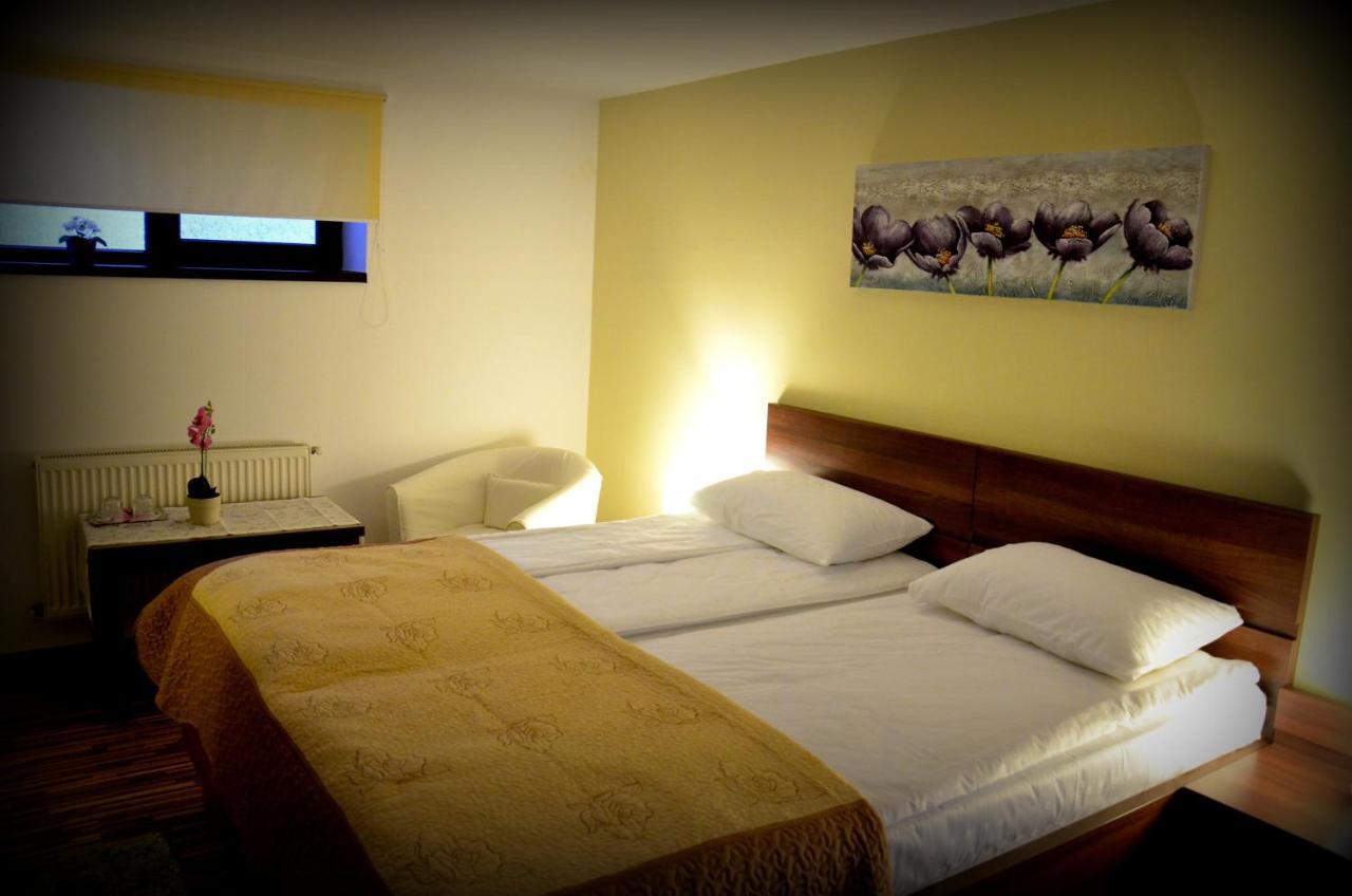 Cazare La Troita Hotel Feketehalom Kültér fotó