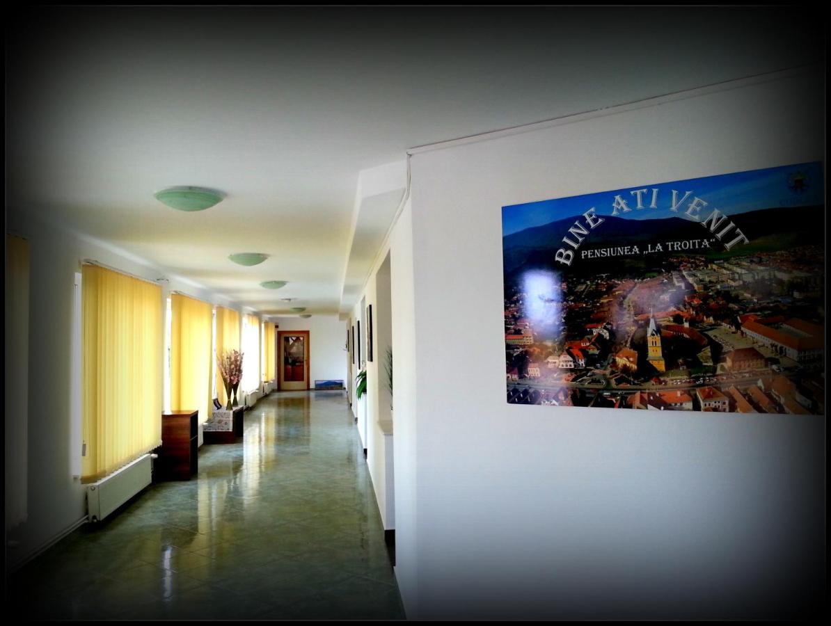 Cazare La Troita Hotel Feketehalom Kültér fotó
