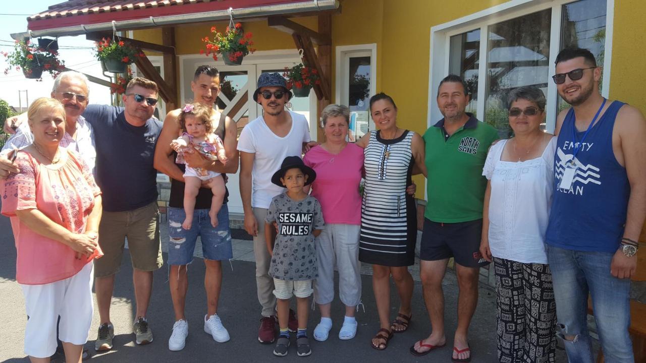 Cazare La Troita Hotel Feketehalom Kültér fotó