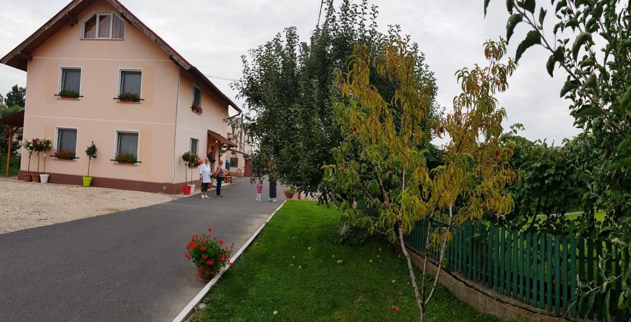 Cazare La Troita Hotel Feketehalom Kültér fotó