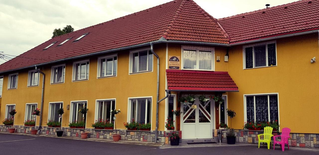Cazare La Troita Hotel Feketehalom Kültér fotó